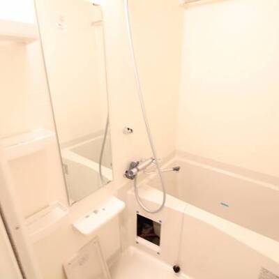 
						お風呂も清潔感あります