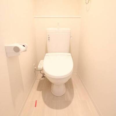 
						ウォシュレットつき個室トイレです