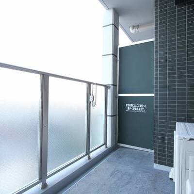 
						広く使えるバルコニーです