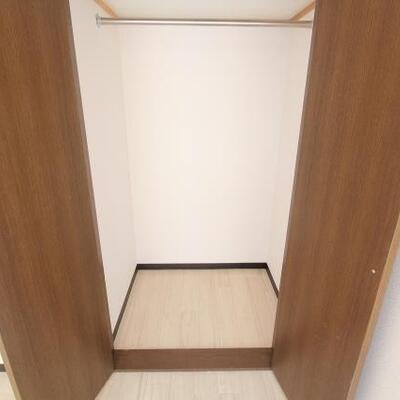 
						大きなお荷物も収納できます。