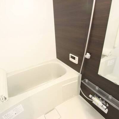 
						お風呂のカラーパネルもおしゃれですね