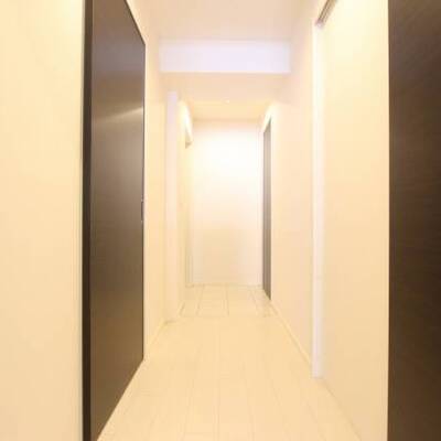 
						玄関まわりも扉が動線妨げないので動きやすいです