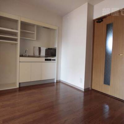 
						※402号室内装写真参照