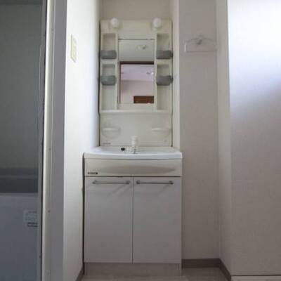 
						※402号室内装写真参照