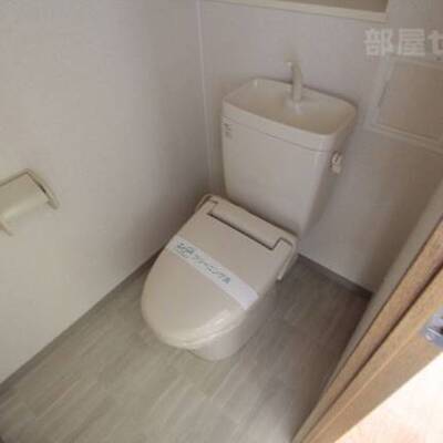 
						※402号室内装写真参照