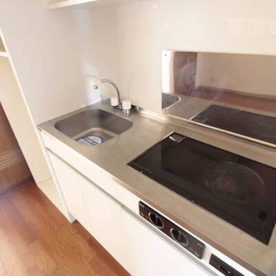 
						※402号室内装写真参照