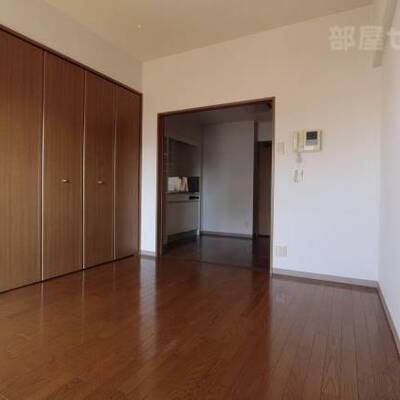 
						※402号室内装写真参照