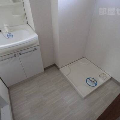 
						※402号室内装写真参照