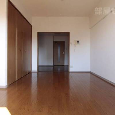 
						※402号室内装写真参照