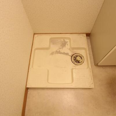 
						洗濯機置場です。