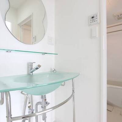 
						おしゃれな洗面台