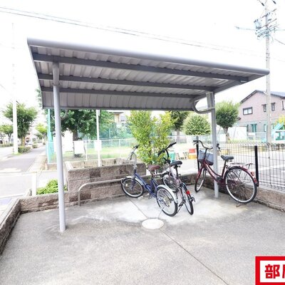 
						駅まで自転車で通えます。
