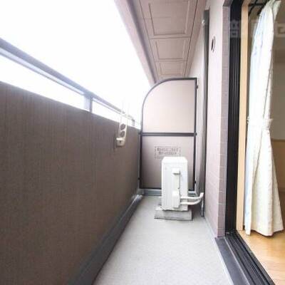 
						バルコニーも明るいですよ