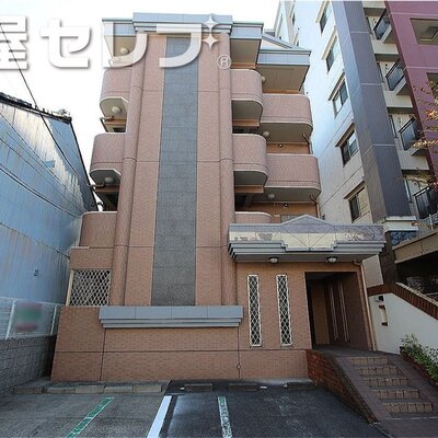 
						可愛い色の外観ですよ♪