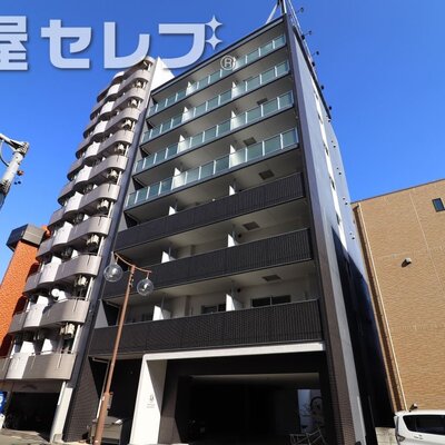 
						8階建ておしゃれなマンション。