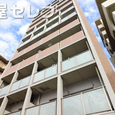 
						11階建ての高層マンション。