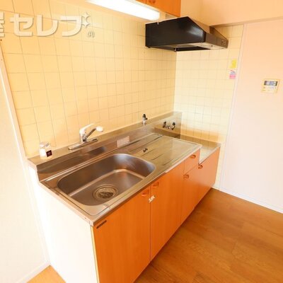 
						湯船にもゆったり入れる広さです♪