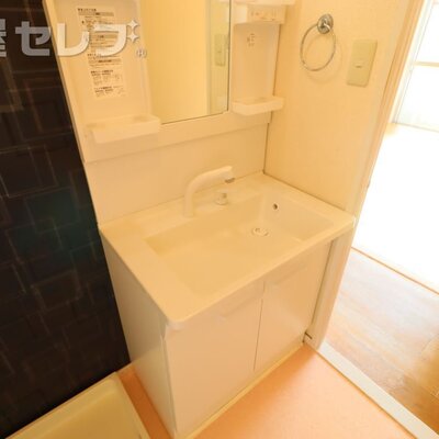 
						大きな収納で荷物が増えても安心＾＾