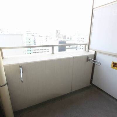 
						奥行きのある南向きバルコニーです。