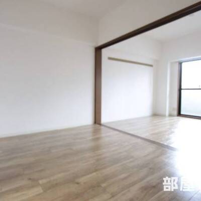 
						8.7帖のリビングです