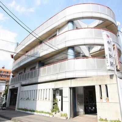 
						1Fは新聞屋さんです。