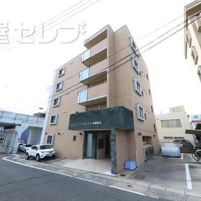 
						タイル貼りのオシャレな外観です。