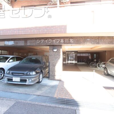 
						屋内駐輪場です。