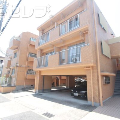 
						どっしりとしたかっこいいマンション。