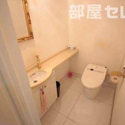 
						ロビーにあります。