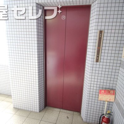 
						エレベーターも有るよ。