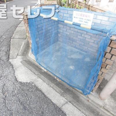 
						エントランス付近。