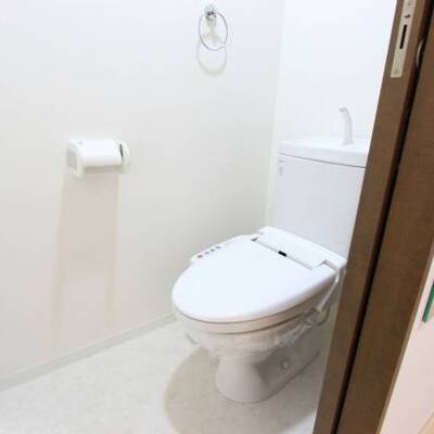 
						引戸が嬉しい個室トイレです