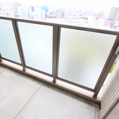
						広く使えるバルコニーです