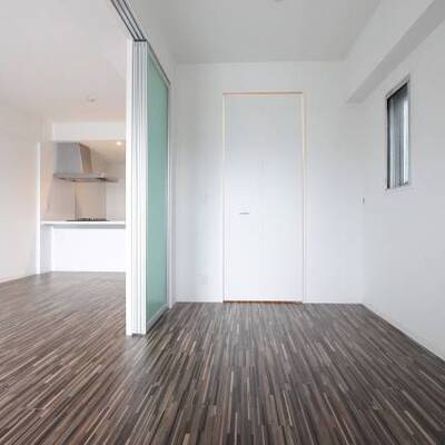 
						居室は4.7畳のサイズです