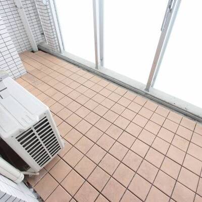 
						ベランダの床お洒落です