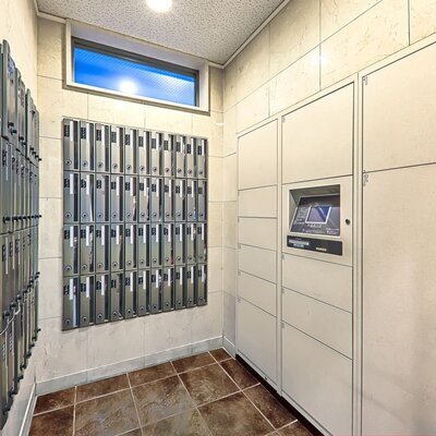 
						忙しい方に便利な宅配ボックスです