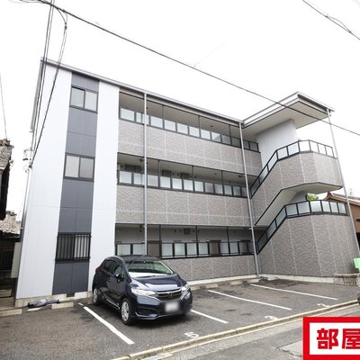 
						タイル貼りできれいな外観です。