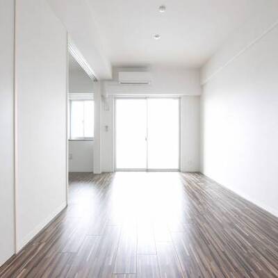 
						眩しすぎる程の採光です