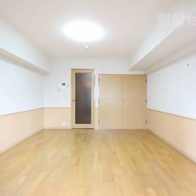 
						両脇の壁にフック取り付けてあって使いやすいですよ