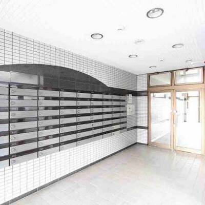 
						ポストはダイヤルつきです