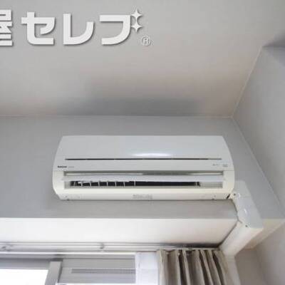 
						冷暖房機完備。