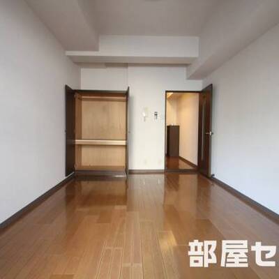 
						※202号室内装写真参照