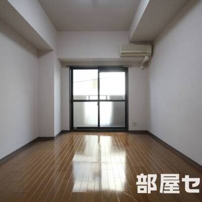 
						※202号室内装写真参照