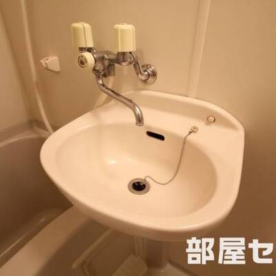 
						※202号室内装写真参照