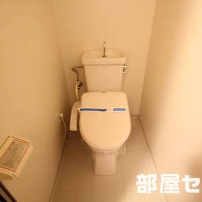 
						※202号室内装写真参照