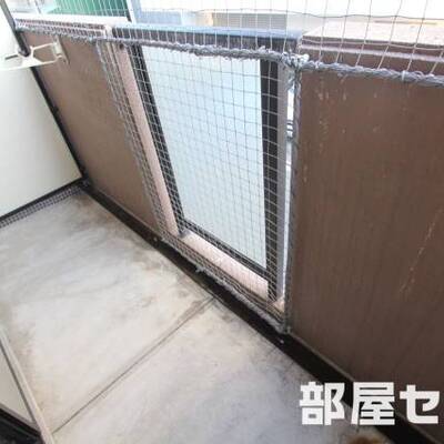 
						※202号室内装写真参照