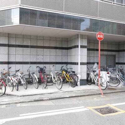 
						駐輪場置き場。