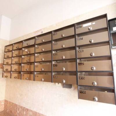 
						ダイヤル式ポスト。