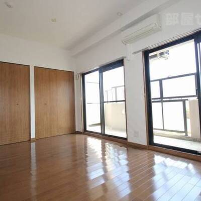 
						光溢れるリビングです