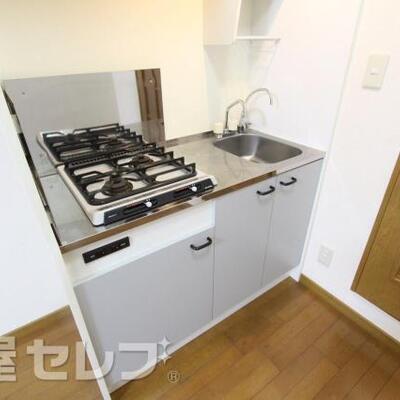 
						2口コンロのキッチンです。